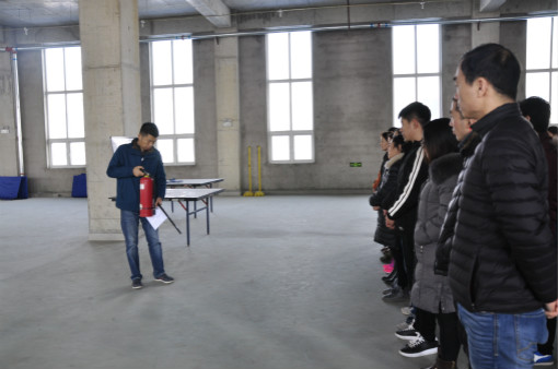 纸罐定制厂家开展消防演练3 纸罐定制厂家开展消防演练3